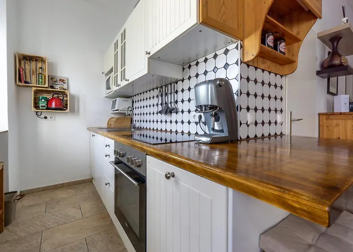 Next To Stadthalle&westbahnhof * Wien