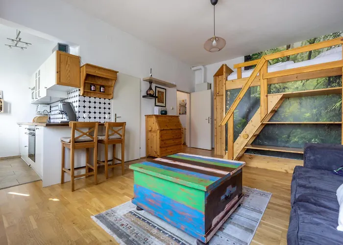 Next To Stadthalle&westbahnhof Apartment