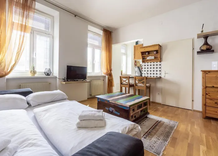 Next To Stadthalle&westbahnhof