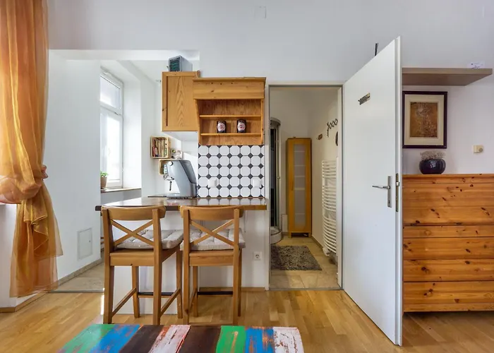 Next To Stadthalle&westbahnhof Wien