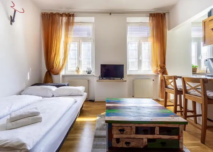 Next To Stadthalle&westbahnhof