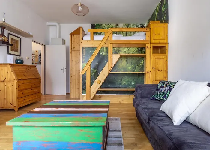 Next To Stadthalle&westbahnhof Wien